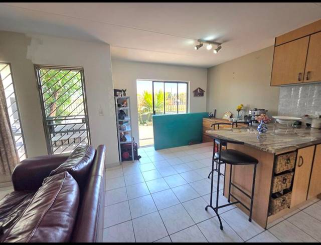 2 BEDROOM DUPLEX FOR SALE IN FREEWAY PARK